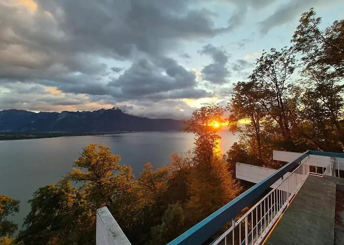 Architect House With Gorgeous View & Wildlife 빌라 몽트뢰